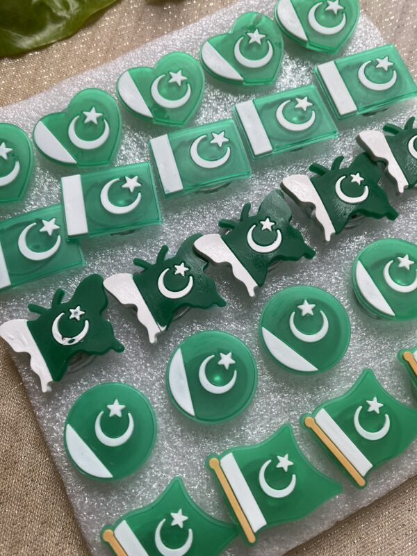 🇵🇰 Light-Up Azadi Badge Clips – Flag Inspired Styles