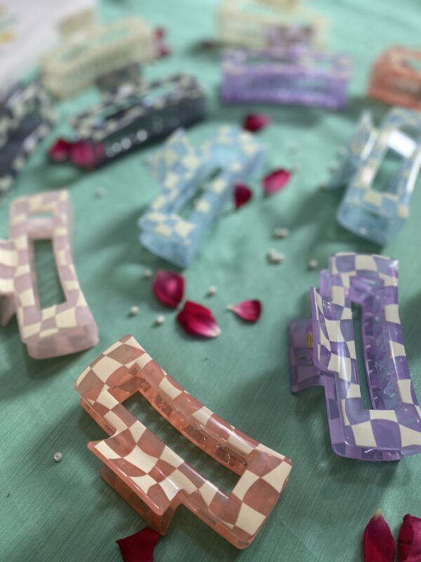 🎀 Checkered Claw Hair Clips – Stylish Multi-Color Grip (Large Size) - Image 3