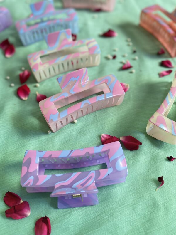 🦋 Jumbo Pastel Hair Claw (Large | 9 cm) – Rs. 250 | 2 for 460 | 3 for 630 💸 - Image 3