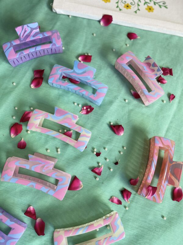 🦋 Jumbo Pastel Hair Claw (Large | 9 cm) – Rs. 250 | 2 for 460 | 3 for 630 💸 - Image 2