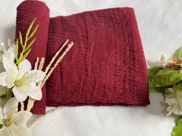 🌹 Maroon Crimp Hijab – Grace in Every Fold with a Hint of Rose ✨