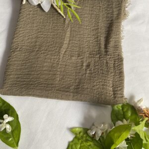 🌿 Olive Green Crimp Hijab – Nature-Inspired, Calm & Confident ✨