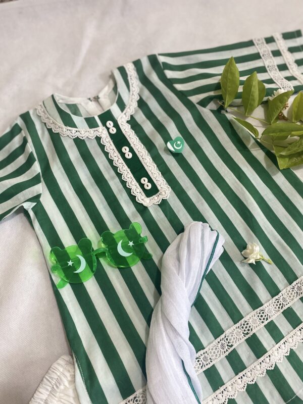 🟢 ✨🎉 14 August Baby Girl Dress – Green & White Kurti with Dupatta 🇵🇰 (3 to 4 Yrs) - Image 3