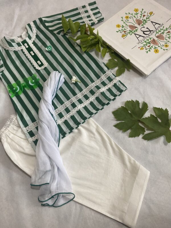 🟢 ✨🎉 14 August Baby Girl Dress – Green & White Kurti with Dupatta 🇵🇰 (3 to 4 Yrs) - Image 2