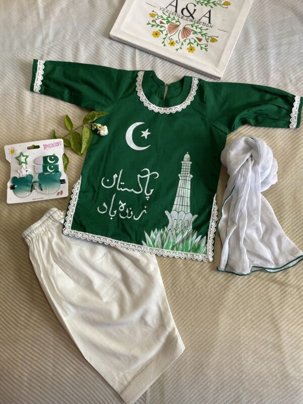 🇵🇰 Azadi Outfit for 2-3Year Girls – Hand-Painted Shirt with Dupatta & Trouser