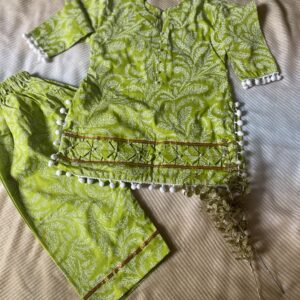 🪴 Parrot Green Cotton Lawn 2 Piece Suit – Kidswear with Lace Detailing (3-4 Years) 🪴